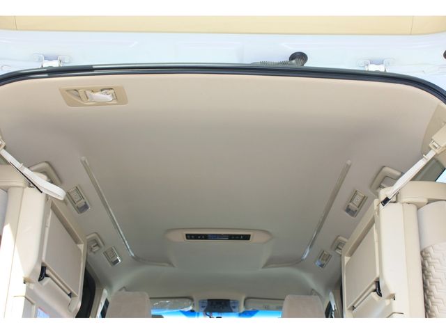 TOYOTA VELLFIRE 2017 Image 31