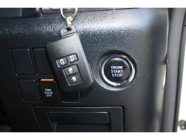 TOYOTA VELLFIRE 2017 Image 31