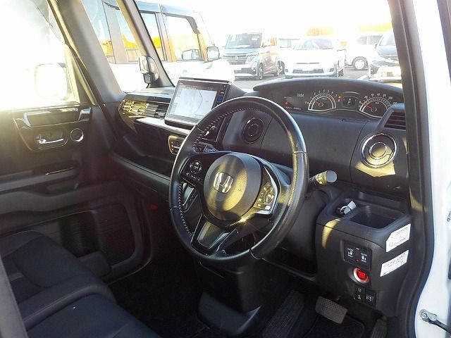 HONDA N BOX CUSTOM 2021 Image 31