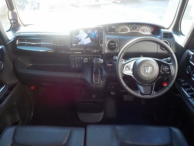 HONDA N BOX CUSTOM 2022 Image 31