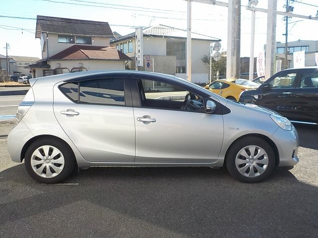 TOYOTA AQUA 2014 Image 31