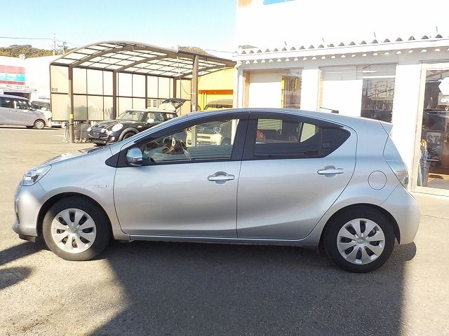 TOYOTA AQUA 2014 Image 31