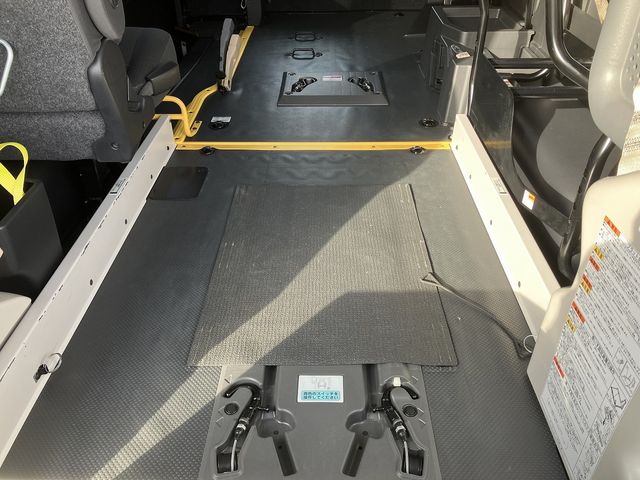 TOYOTA HIACE VAN 4WD 2018 Image 31