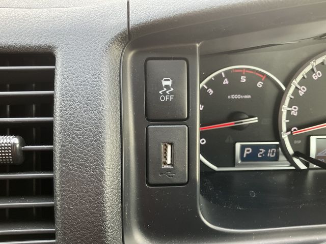 TOYOTA HIACE VAN 4WD 2018 Image 31