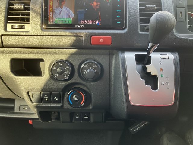 TOYOTA HIACE VAN 4WD 2018 Image 31