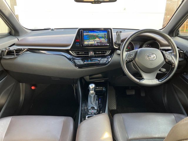 TOYOTA C-HR 2018 Image 31