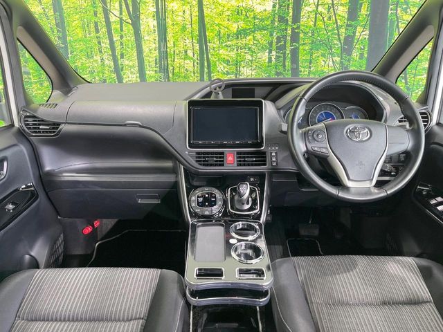 TOYOTA VOXY HYBRID 2018 Image 31