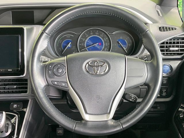 TOYOTA VOXY HYBRID 2018 Image 31