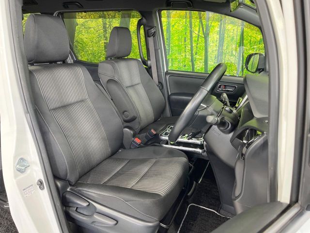 TOYOTA VOXY HYBRID 2018 Image 31