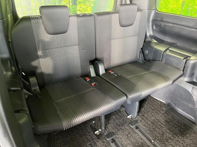 TOYOTA VOXY HYBRID 2018 Image 31