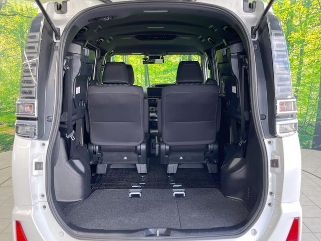 TOYOTA VOXY HYBRID 2018 Image 31