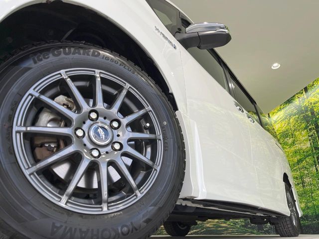 TOYOTA VOXY HYBRID 2018 Image 31