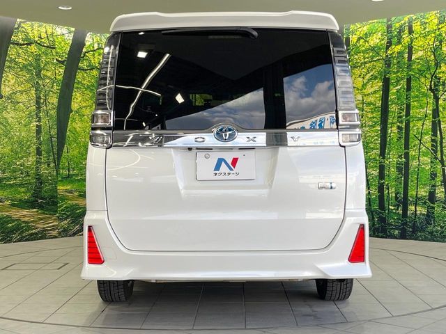 TOYOTA VOXY HYBRID 2018 Image 31