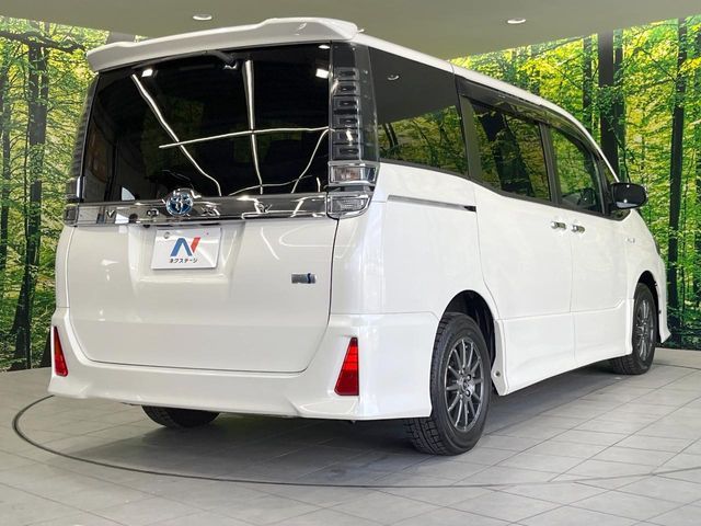 TOYOTA VOXY HYBRID 2018 Image 31