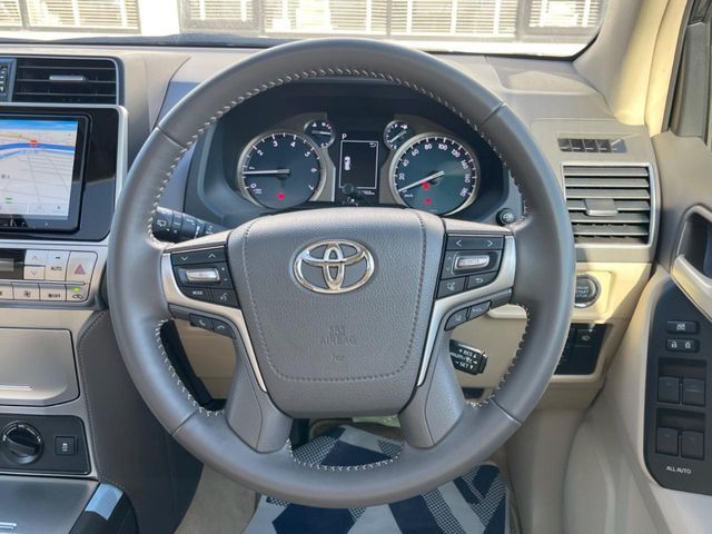TOYOTA LANDCRUISER PRADO 2023 Image 31