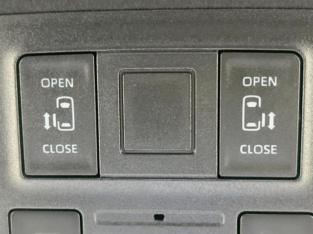 TOYOTA VOXY 2022 Image 31