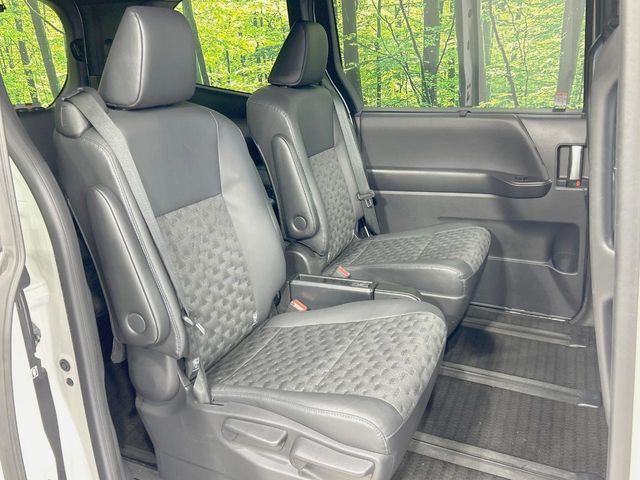 TOYOTA VOXY 2022 Image 31