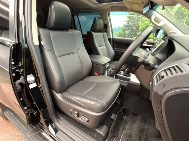 TOYOTA LANDCRUISER PRADO 2023 Image 31