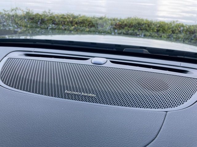 VOLVO V60 2019 Image 31