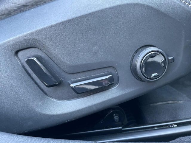 VOLVO V60 2019 Image 31