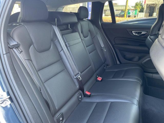 VOLVO V60 2019 Image 31
