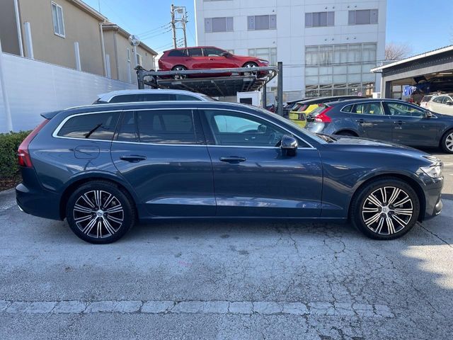 VOLVO V60 2019 Image 31