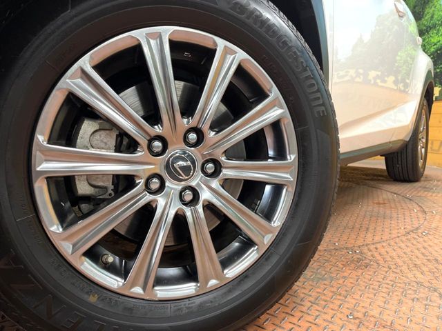 TOYOTA LEXUS NX300 2017 Image 31