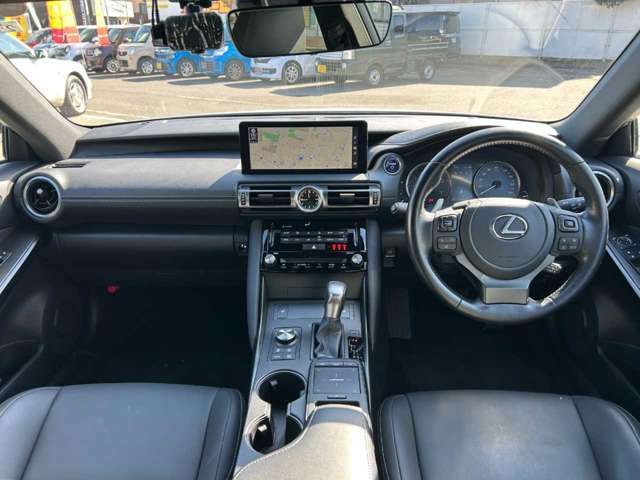 TOYOTA LEXUS IS300H 2023 Image 31