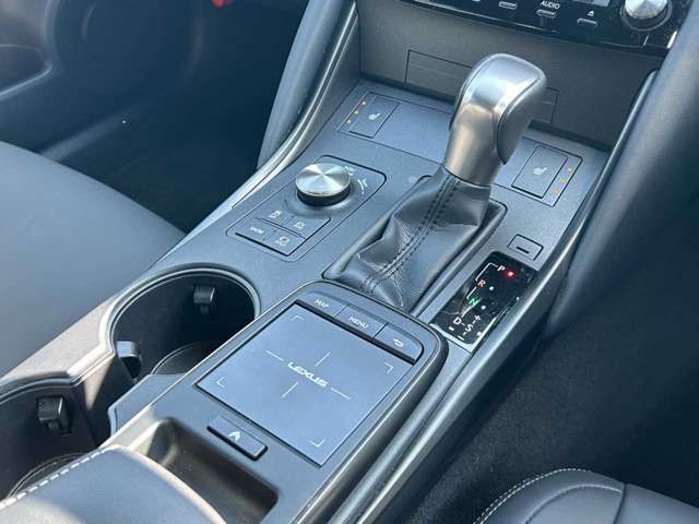 TOYOTA LEXUS IS300H 2023 Image 31