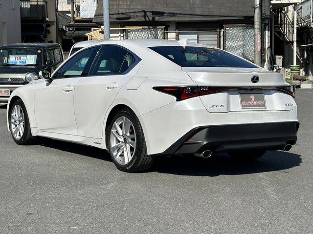 TOYOTA LEXUS IS300H 2023 Image 31