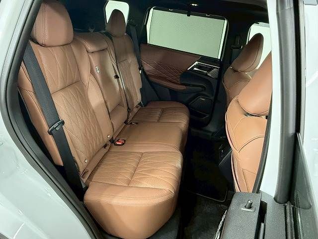 MITSUBISHI OUTLANDER PHEV 2025 Image 31