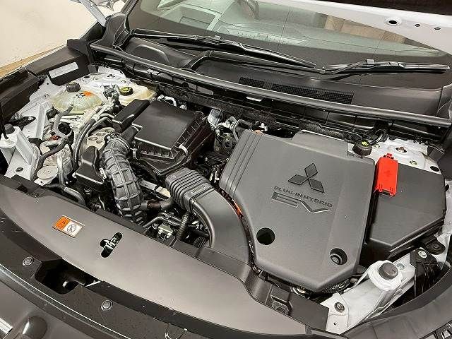 MITSUBISHI OUTLANDER PHEV 2025 Image 31