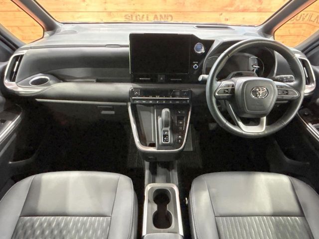 TOYOTA NOAH HYBRID 2023 Image 31