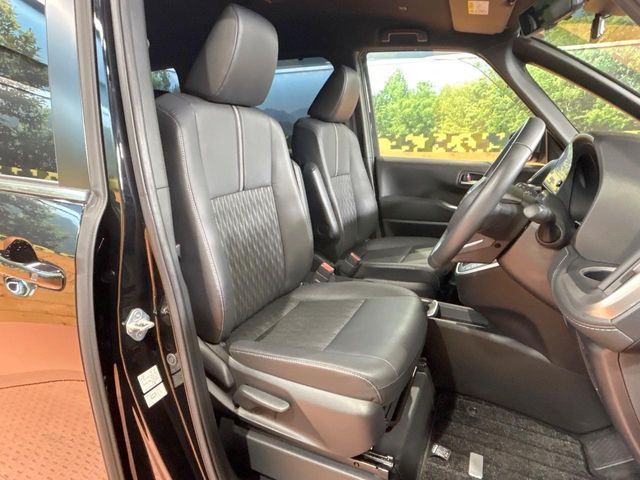 TOYOTA NOAH HYBRID 2023 Image 31