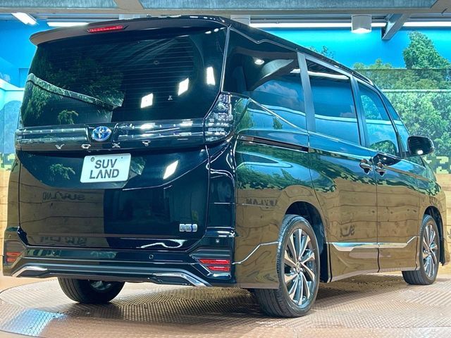 TOYOTA VOXY HYBRID 2023 Image 31