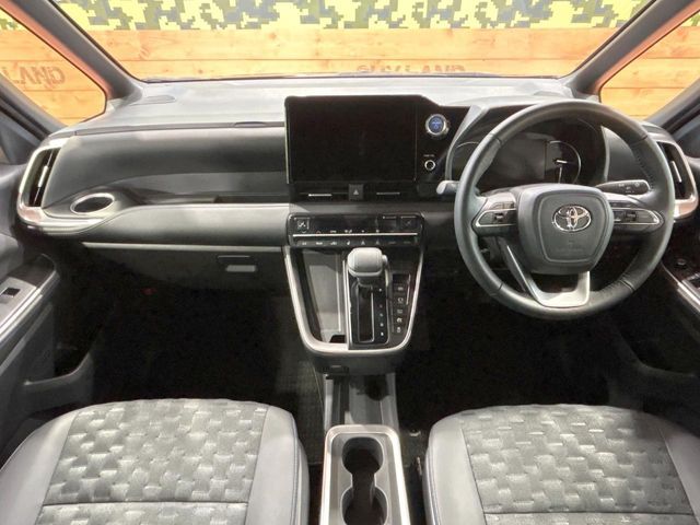 TOYOTA VOXY HYBRID 2023 Image 31