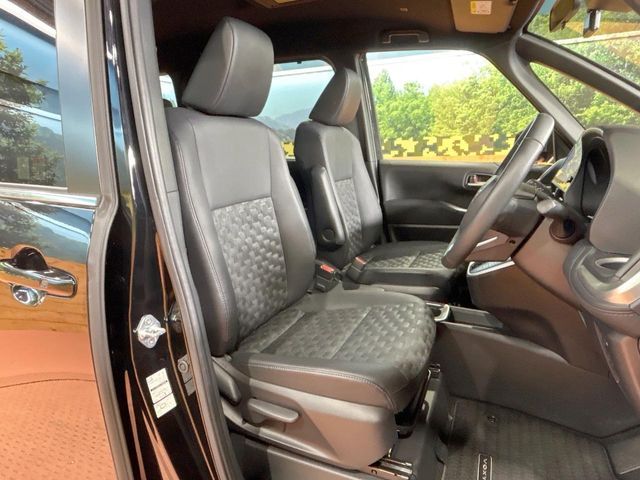 TOYOTA VOXY HYBRID 2023 Image 31