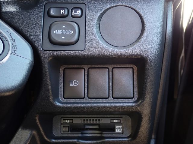 TOYOTA HIACE VAN 4WD 2021 Image 31