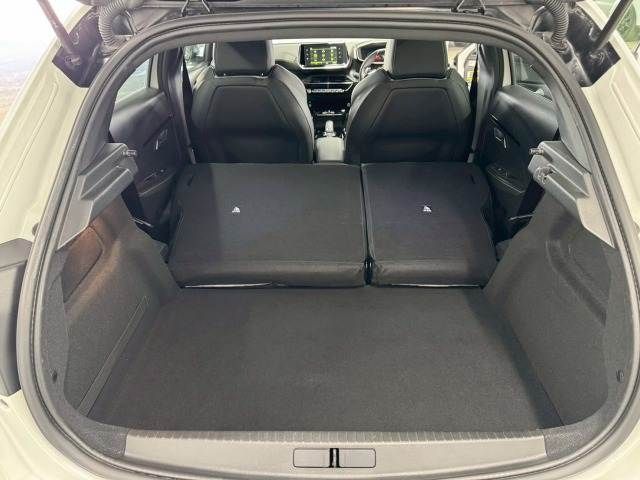 PEUGEOT 208 2021 Image 31