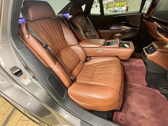 TOYOTA LEXUS LS500H 2019 Image 31