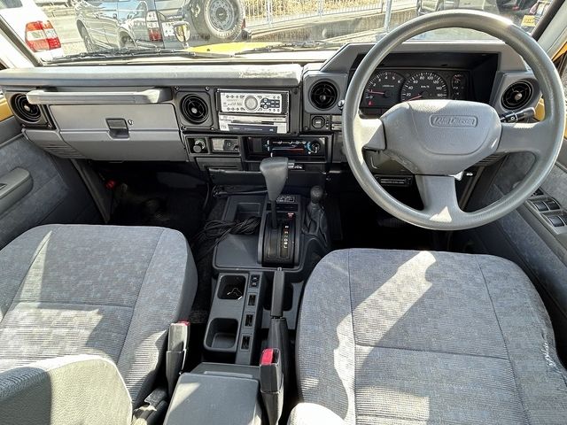 TOYOTA LANDCRUISER VAN 2000 Image 31