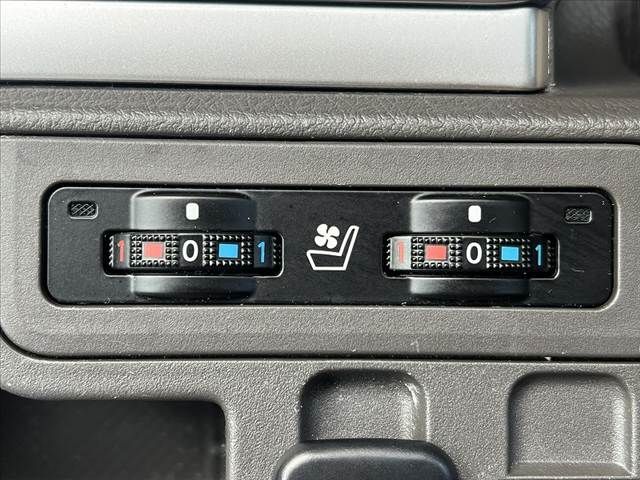 TOYOTA LANDCRUISER PRADO 2023 Image 31