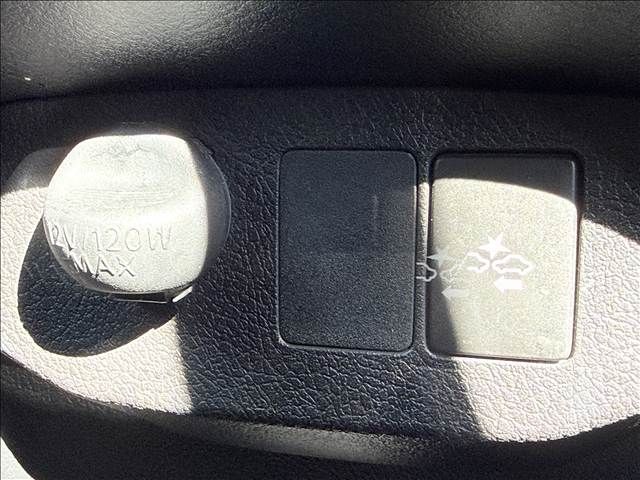 TOYOTA VITZ 2017 Image 31