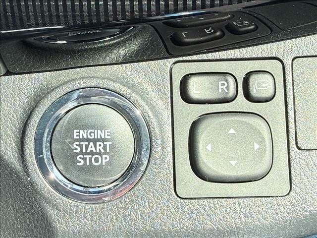 TOYOTA VITZ 2017 Image 31