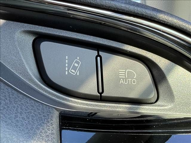 TOYOTA VITZ 2017 Image 31