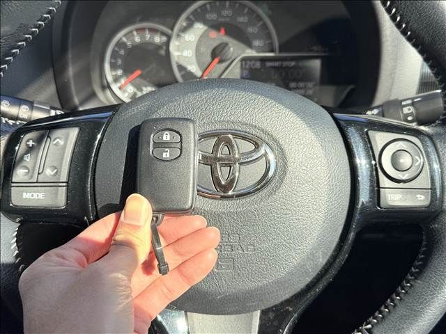 TOYOTA VITZ 2017 Image 31