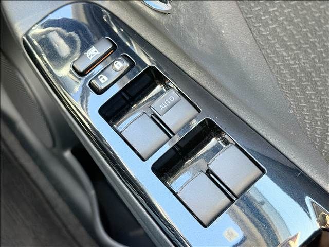 TOYOTA VITZ 2017 Image 31