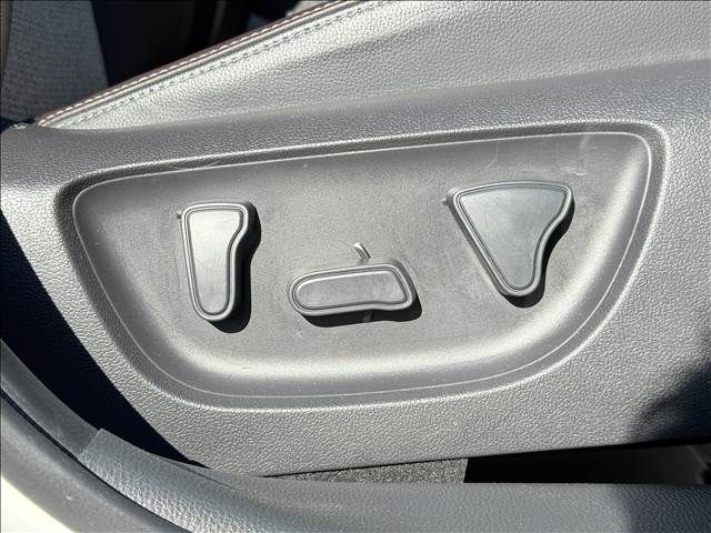 TOYOTA YARIS CROSS HYBRID 2022 Image 31