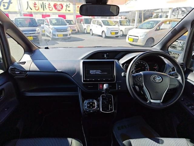 TOYOTA VOXY 2016 Image 31