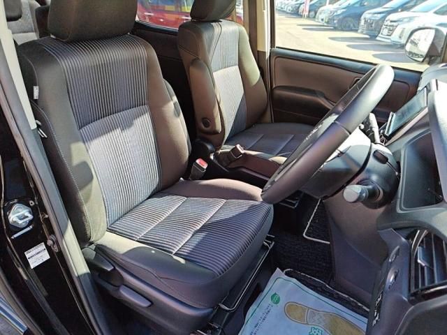 TOYOTA VOXY 2016 Image 31